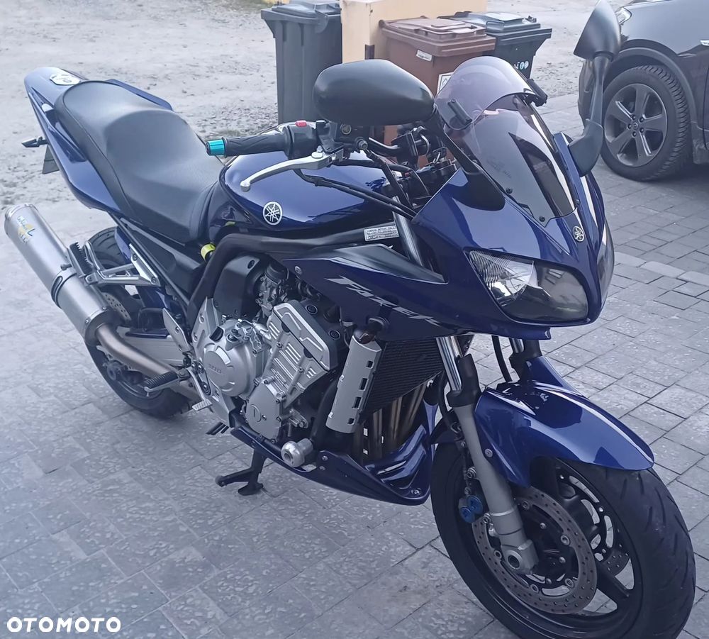 Yamaha FZS - 6