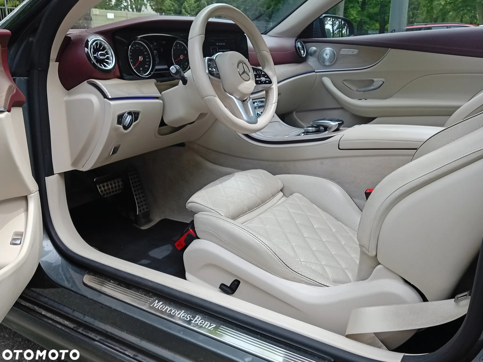Mercedes-Benz Klasa E 450 Coupe 4-Matic 9G-TRONIC - 14
