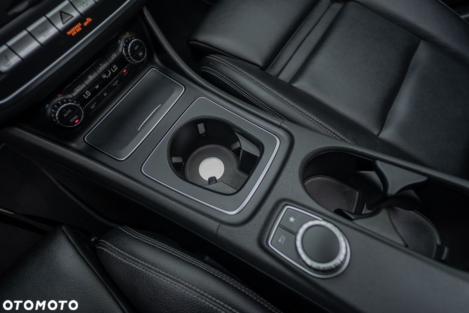 Mercedes-Benz CLA 250 4Matic 7G-DCT - 25