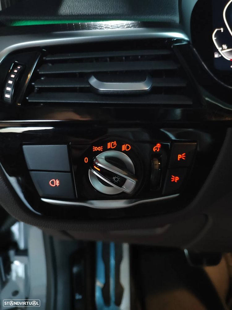 BMW 530 e Pack Desportivo M - 25