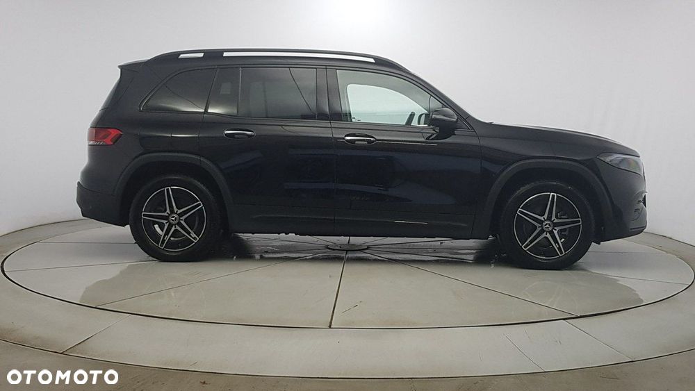 Mercedes-Benz EQB - 8