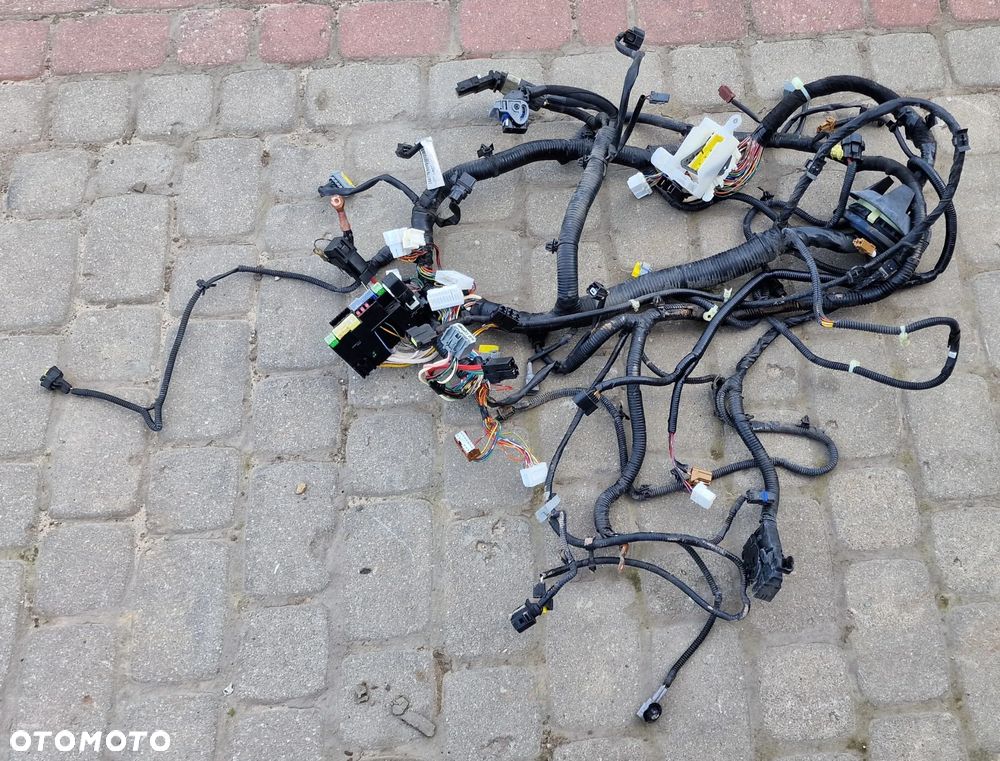 WIĄZKA SILNIKA 24012BR08A OPEL CORSA E 1.3 CDTI - 2