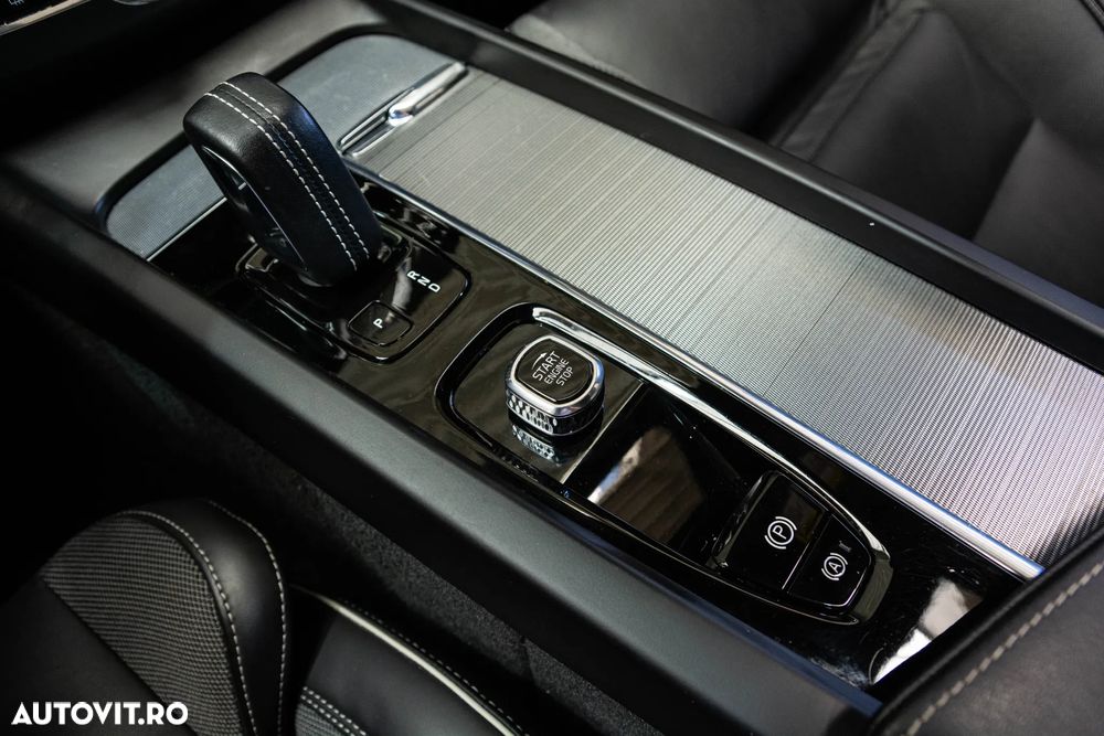 Volvo XC 60 T6 AWD AT PHEV Plus Dark - 15