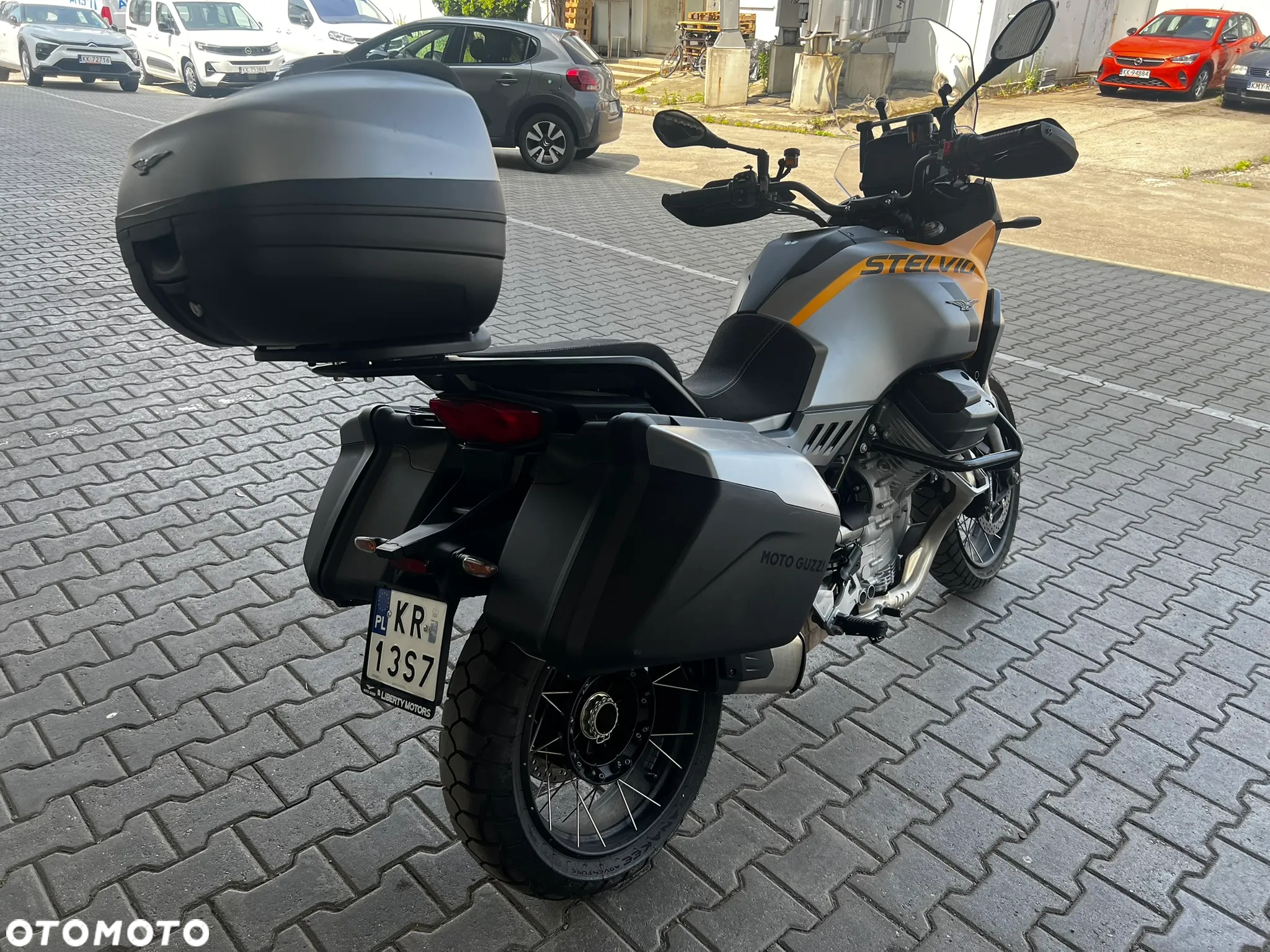 Moto Guzzi Stelvio - 3