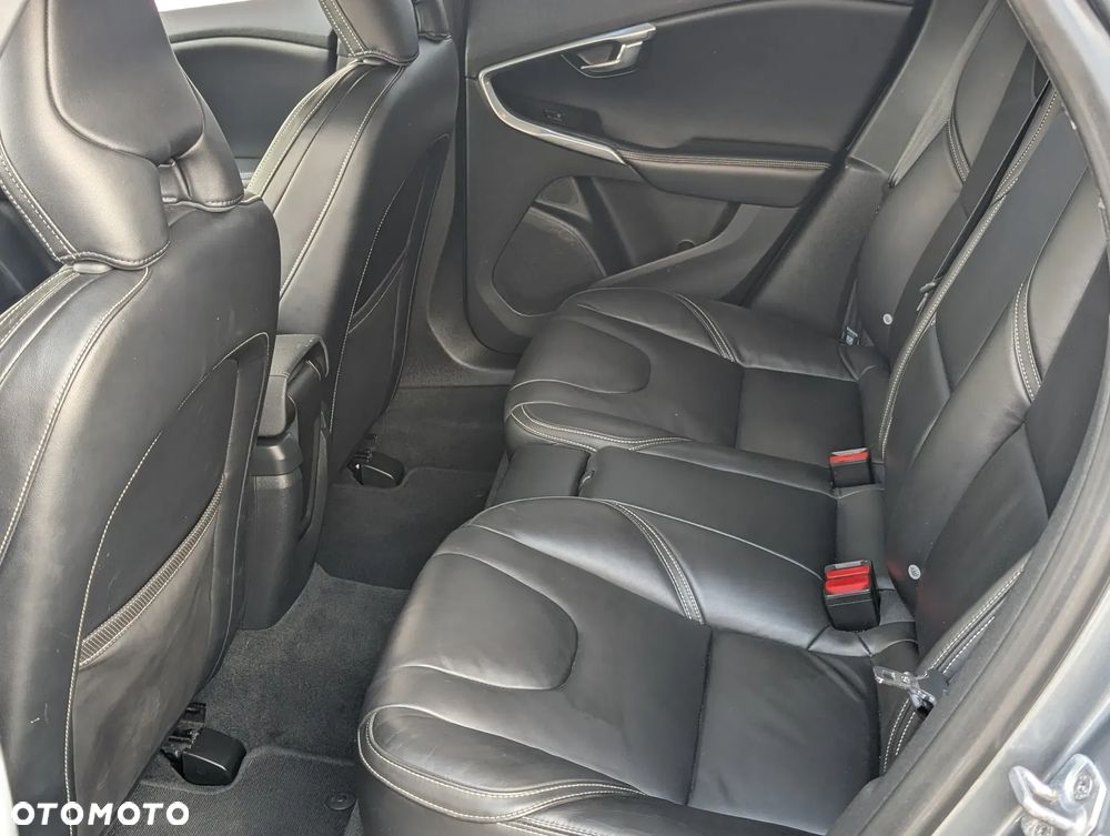 Volvo V40 Cross Country - 4