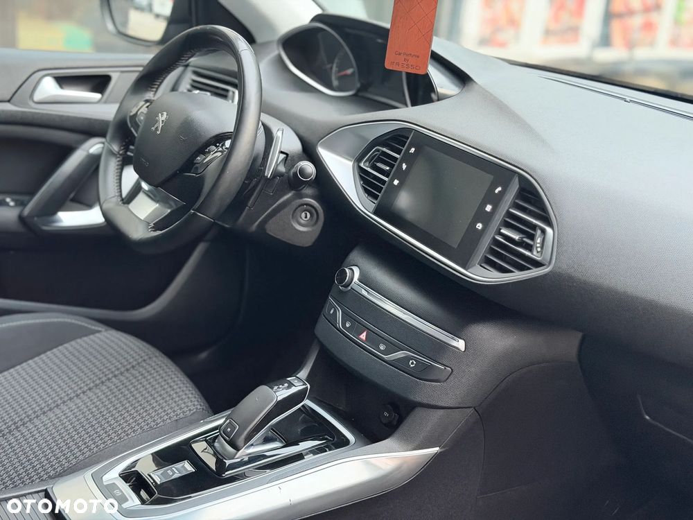 Peugeot 308 BlueHDi 130 EAT8 Business - 23