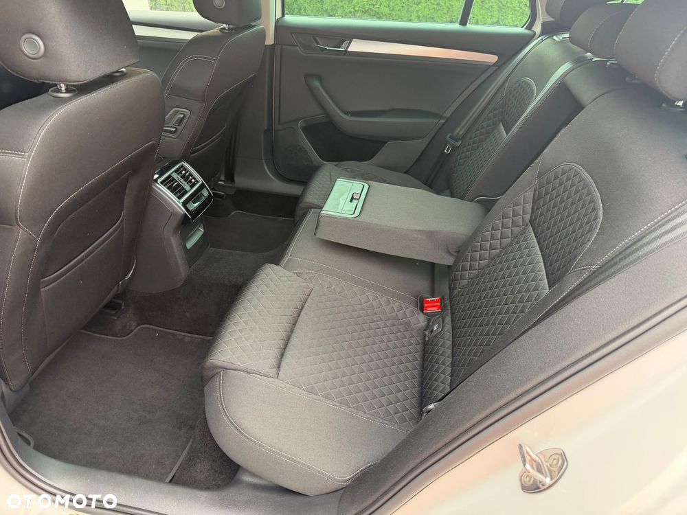 Skoda Superb 2.0 TDI Premium Edition - 19