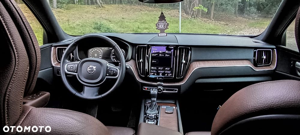 Volvo XC 60 T5 AWD Momentum - 4