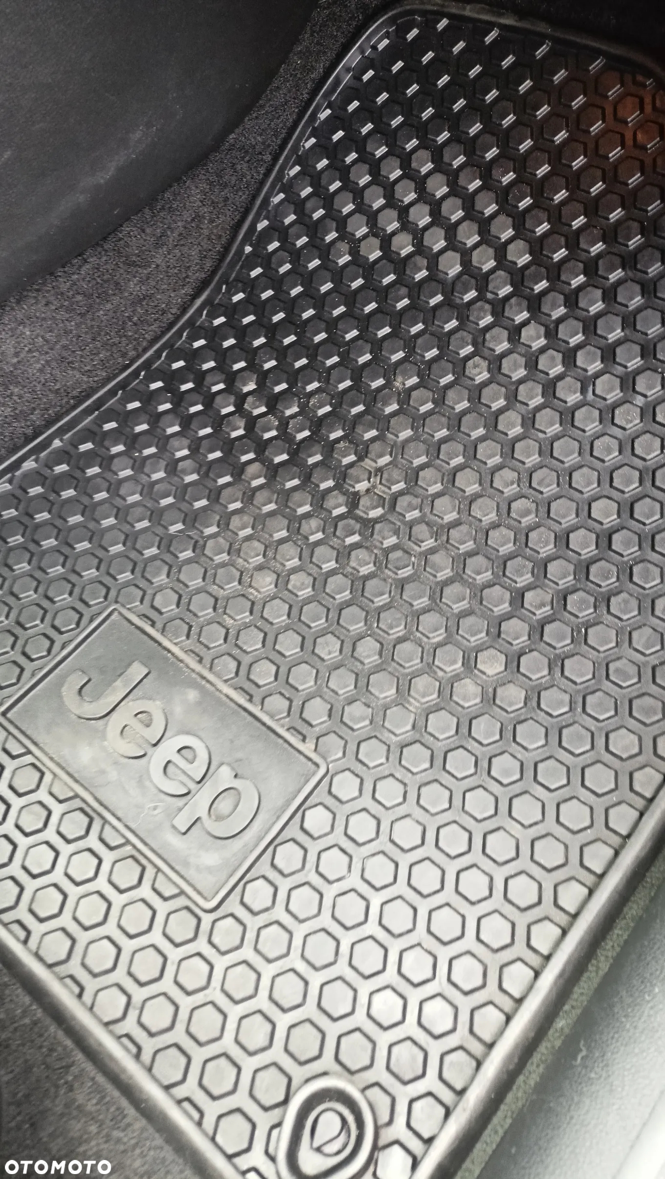 Jeep Cherokee - 27