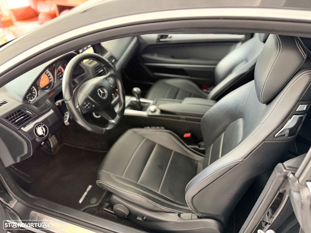 Mercedes-Benz E 250 CDi Avantgarde BlueEfficiency - 12