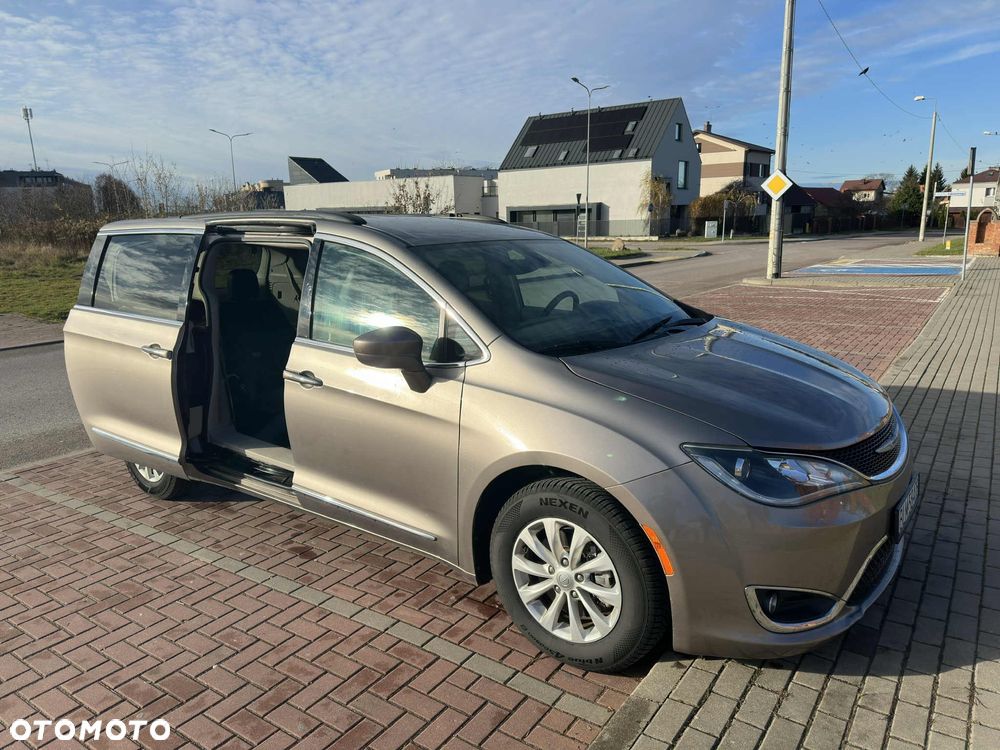 Chrysler Pacifica - 9