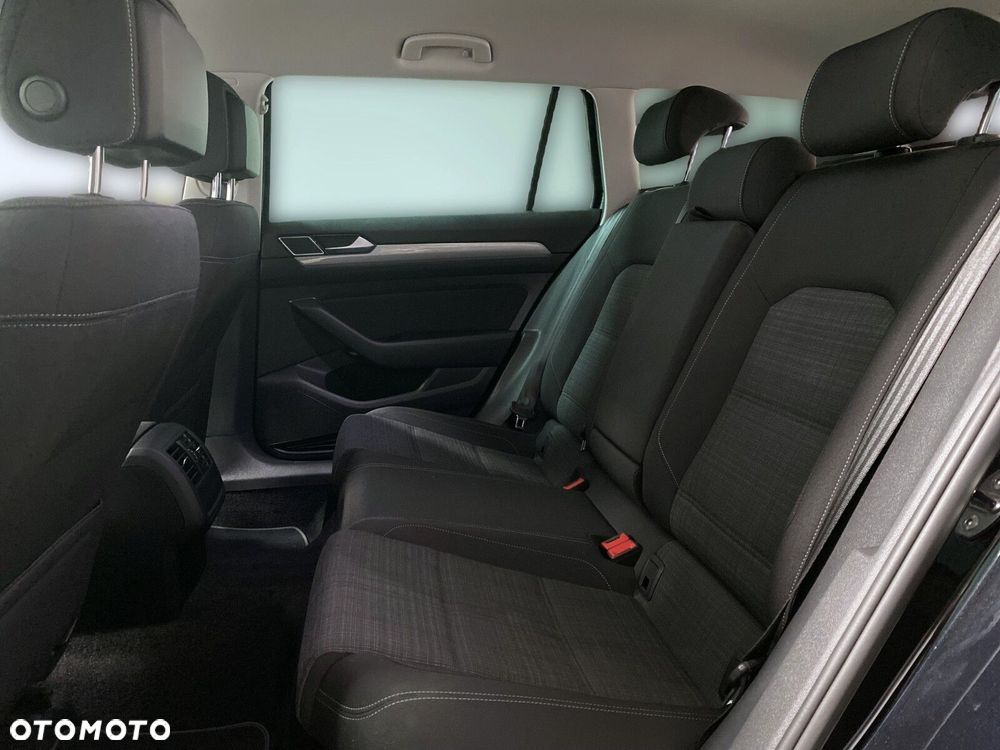 Volkswagen Passat - 29