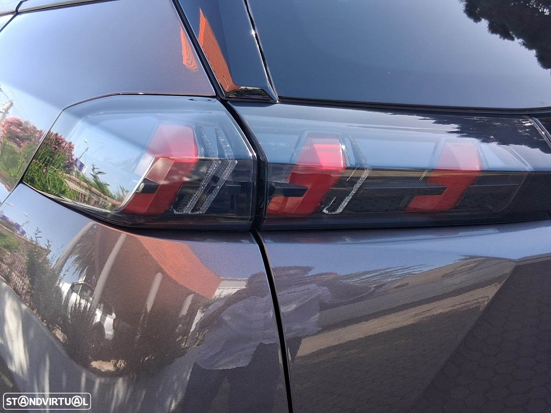 Peugeot 2008 1.2 PureTech Allure EAT8 - 26
