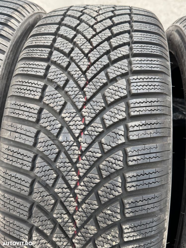 Vând 4 anvelope 235/50/19 bridgestone de iarnă ca noi - 4