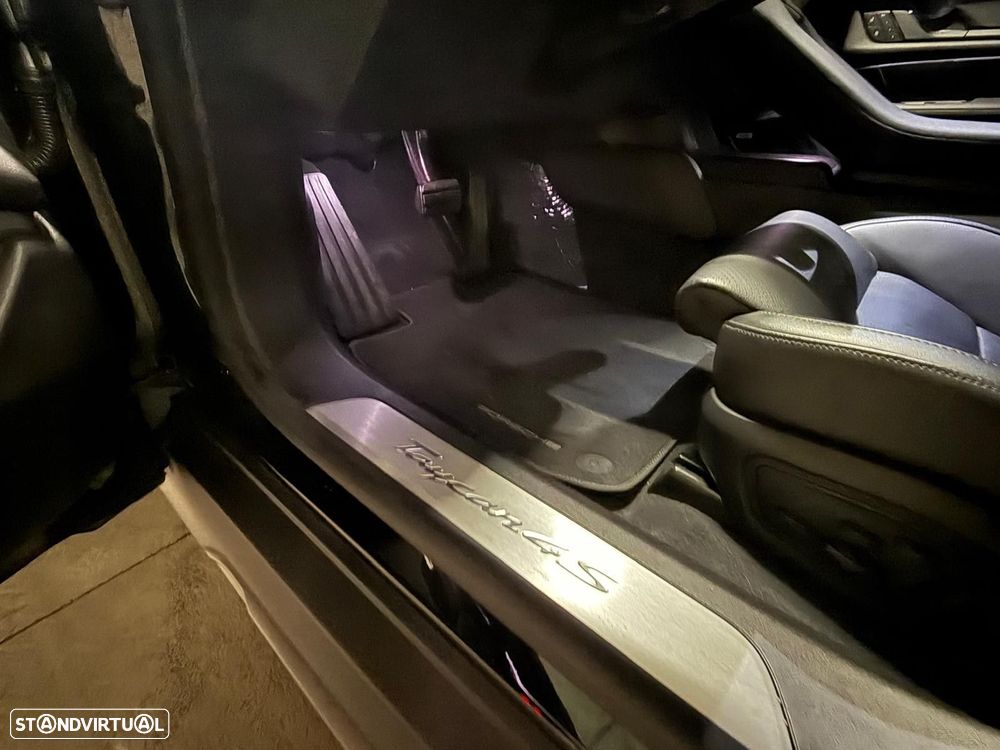 Porsche Taycan Cross Turismo - 25