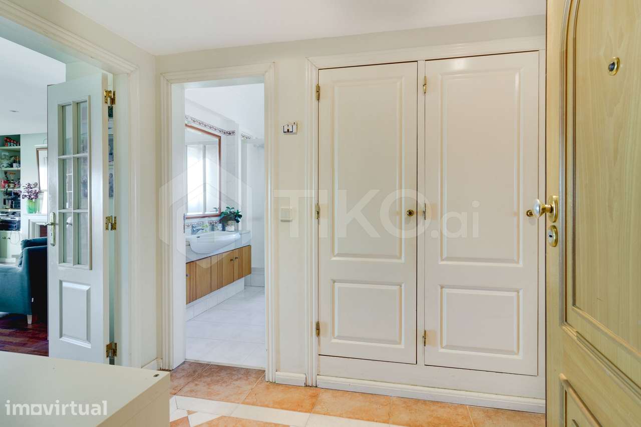 T4 com 209 m², vista 360º, sol todo o dia e garagem de 78 m² | Corroio - Grande imagem: 3/56