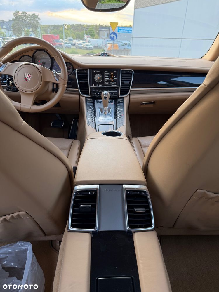 Porsche Panamera 4S - 19