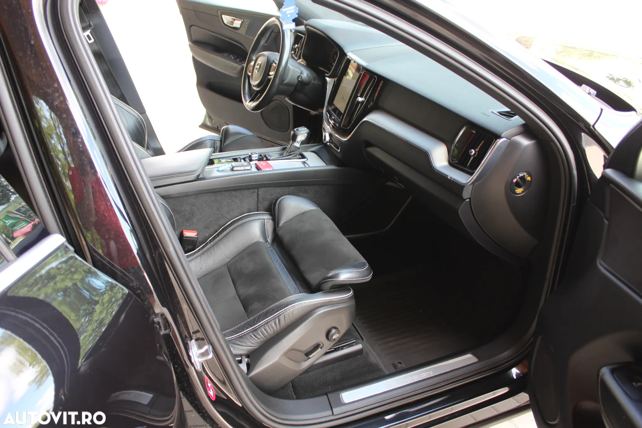 Volvo XC 60 D4 AWD Geartronic RDesign - 9