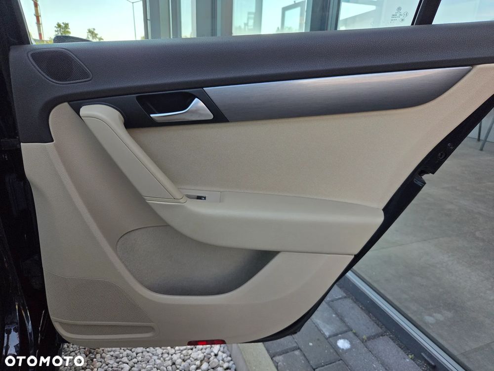 Volkswagen Passat 2.0 TDI 4Motion BlueMotion Technol Business Edition - 13