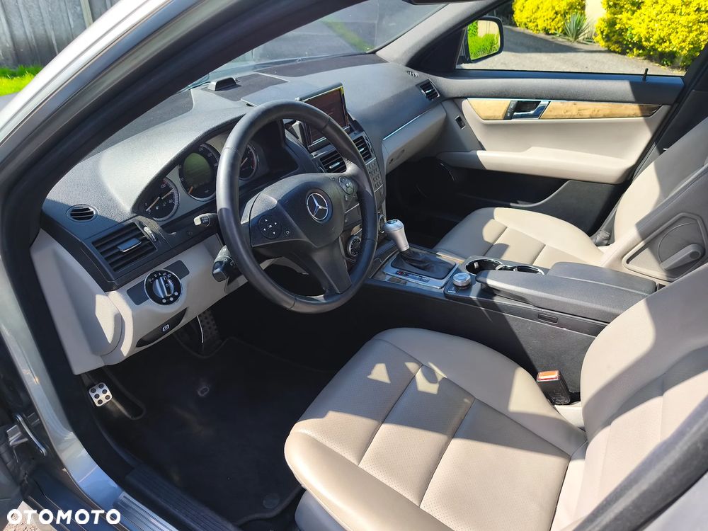 Mercedes-Benz Klasa C 350 7G-TRONIC Special Edition - 29