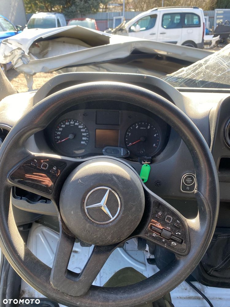 Mercedes-Benz Sprinter - 11