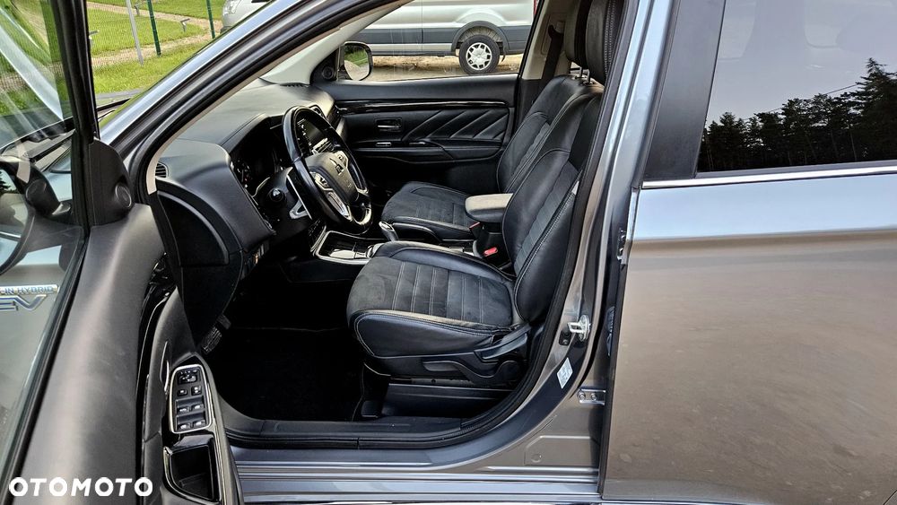 Mitsubishi Outlander 2.0 4WD Plug-In Hybrid - 20