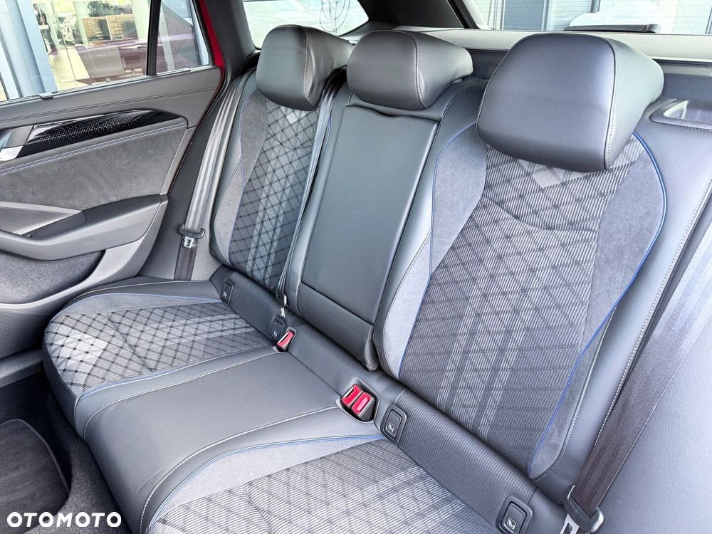 Volkswagen Passat Variant 2.0 TDI SCR R-Line DSG - 27
