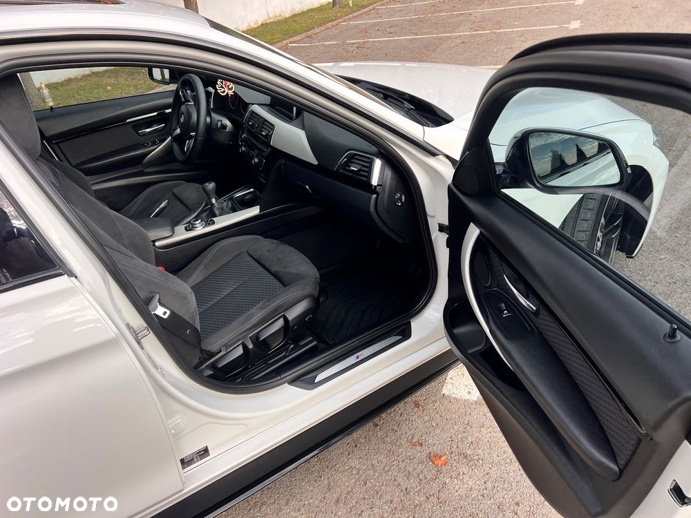 BMW Seria 3 320d DPF Blue Performance Edition Sport - 17