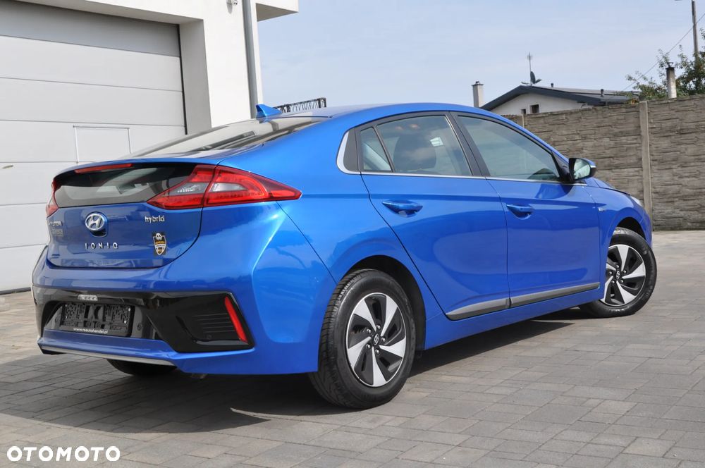 Hyundai IONIQ hybrid Business - 10