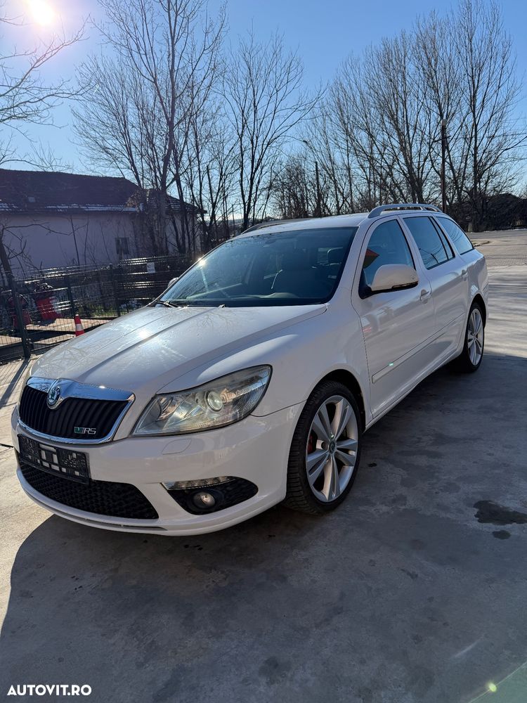 Skoda Octavia Combi 2.0 TDI CR DPF DSG RS - 1