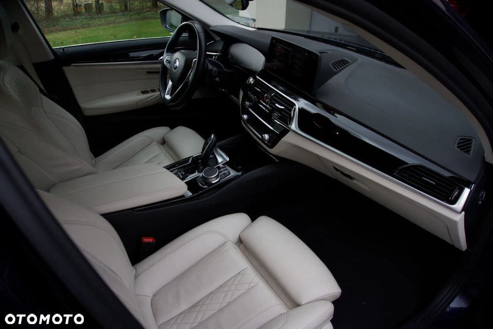 BMW Seria 5 520d xDrive - 14