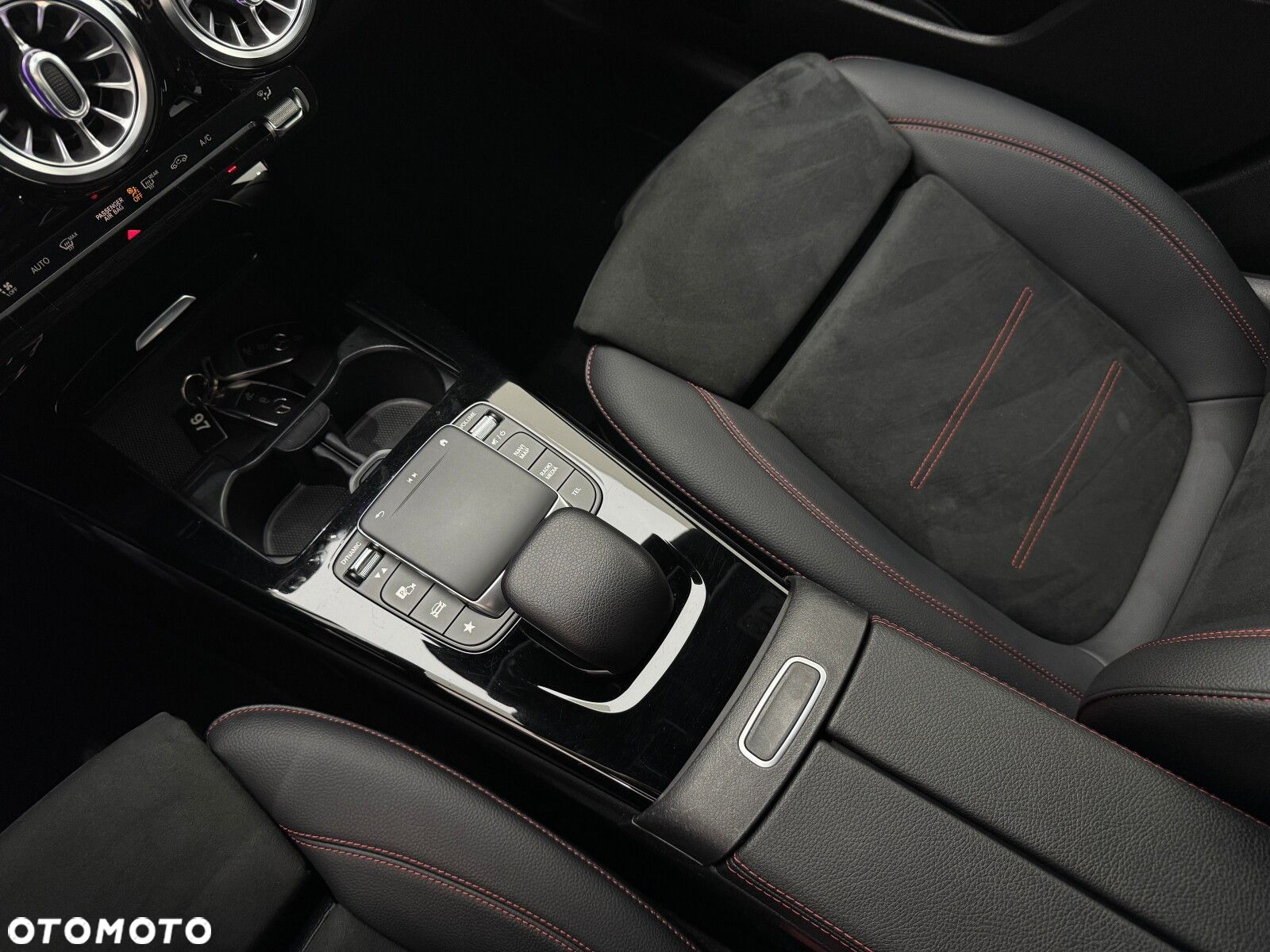 Mercedes-Benz CLA - 25
