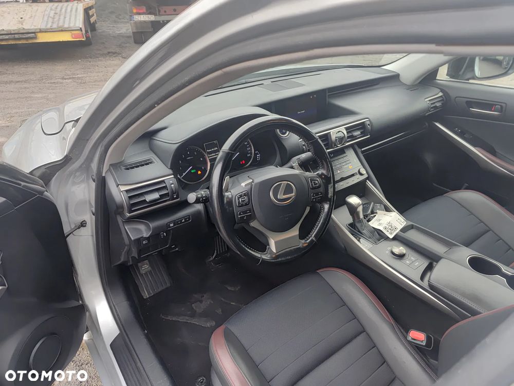 Lexus IS - 28