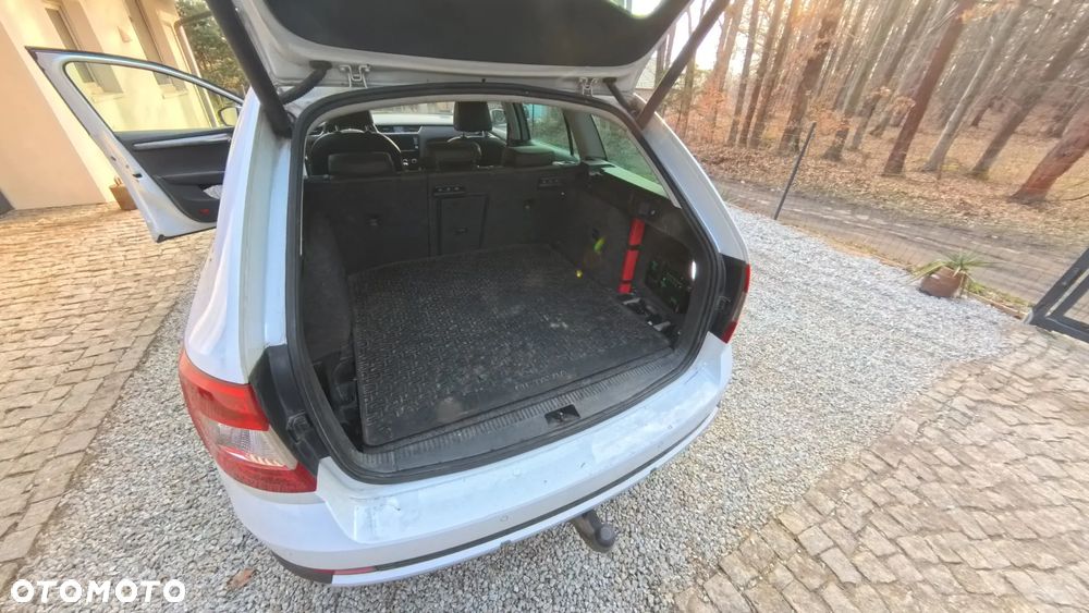 Skoda Octavia Scout 2.0 TDI 4x4 DSG - 9