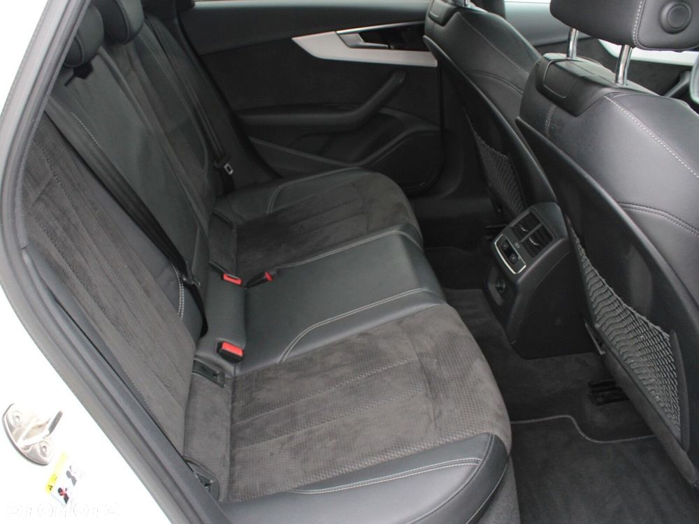 Audi A4 Limousine - 14