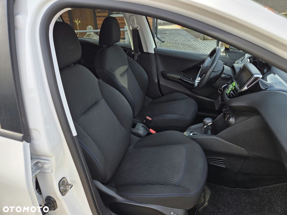 Peugeot 208 PureTech 110 Stop & Start EAT6 Allure - 11