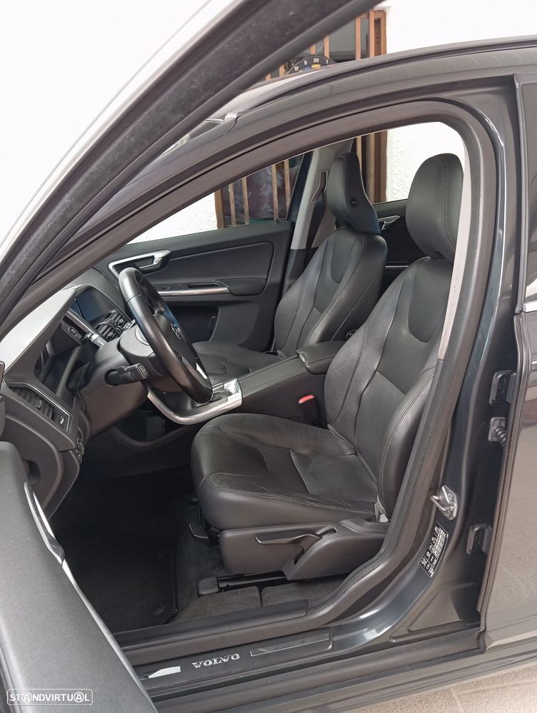 Volvo XC 60 2.0 D4 Momentum Geartronic - 18