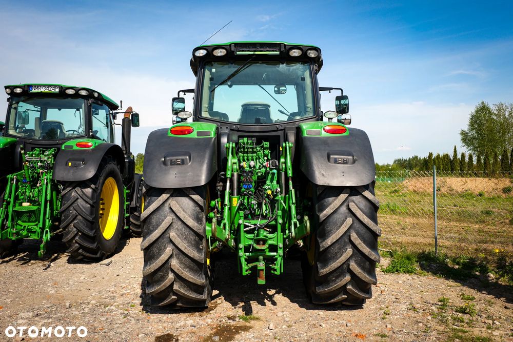 John Deere 6215R - 3