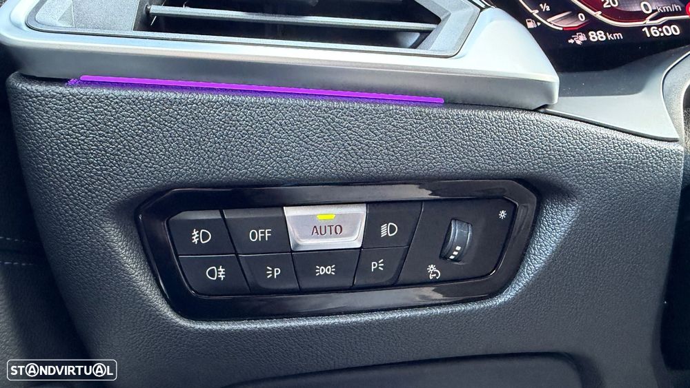 BMW 330 e Aut. M Sport - 23