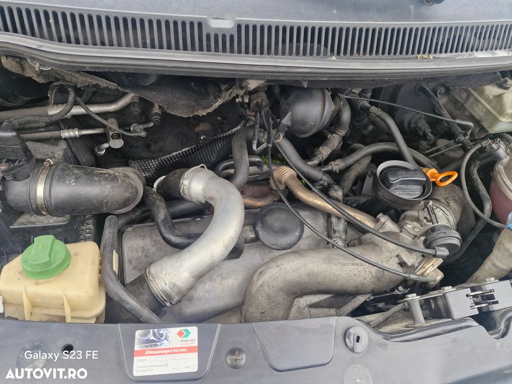 Volkswagen Multivan - 11