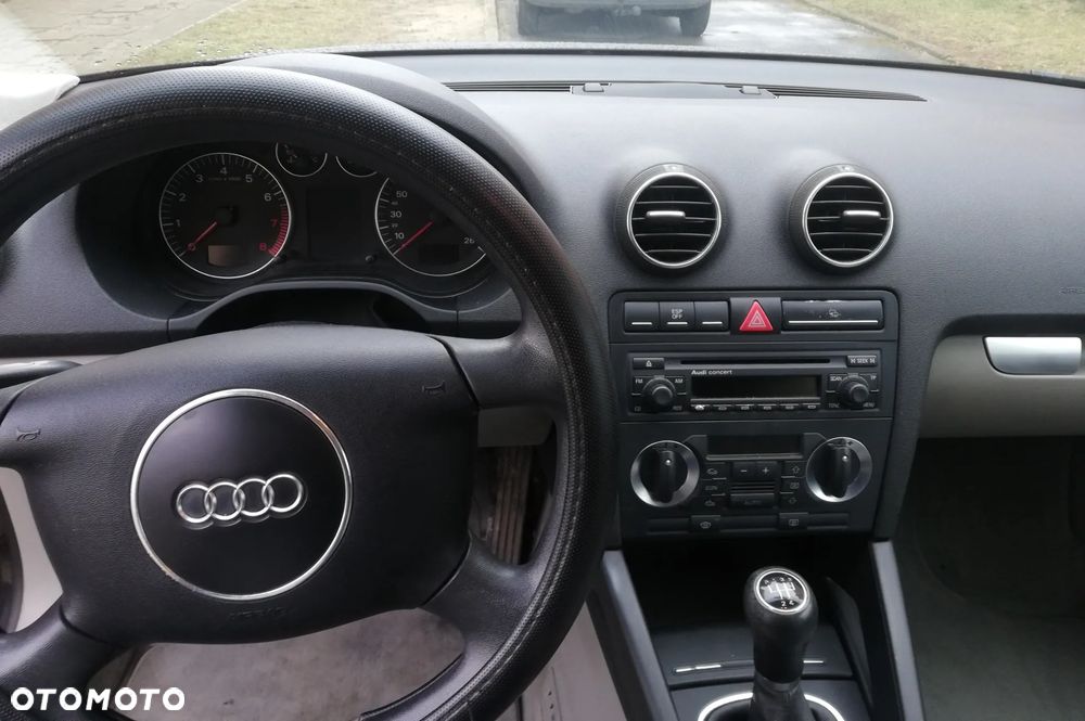 Audi A3 3-drzwiowe 1.6 Attraction - 8