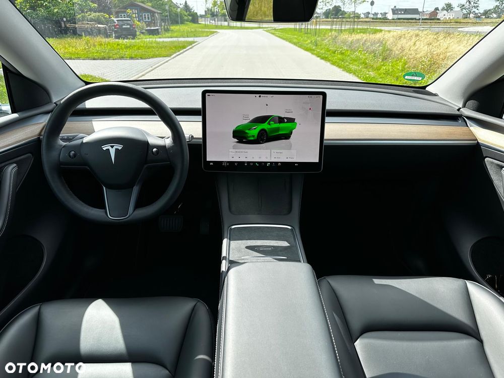 Tesla Model Y Long Range AWD - 9