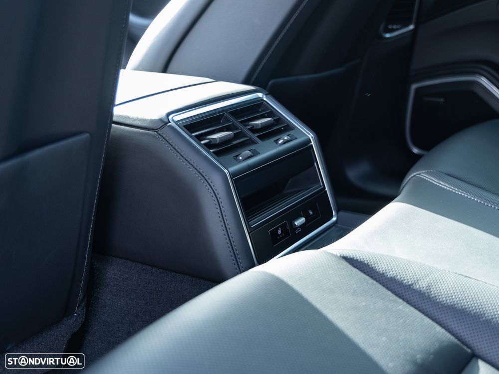 Porsche Panamera 4 E-Hybrid Platinum Edition com PDLS - 19