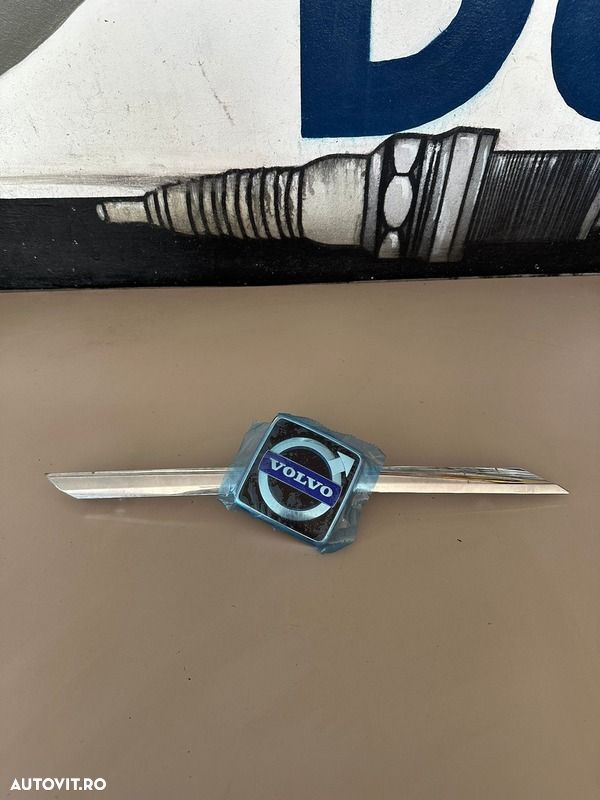 Ornament grila VOLVO ORIGINALA NOU XC70 2007-2010 30678685 - 1