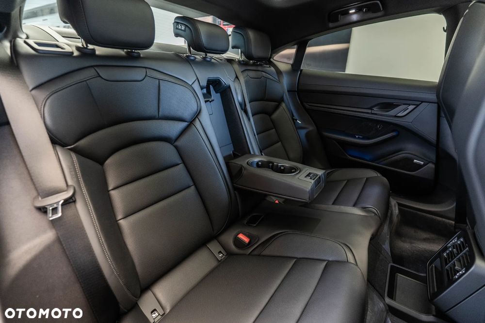 Porsche Taycan 105kWh 4S Black Edition - 13