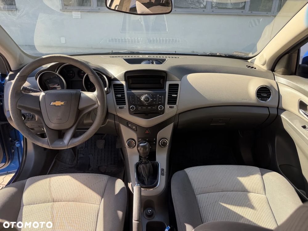 Chevrolet Cruze 1.6 Base - 14