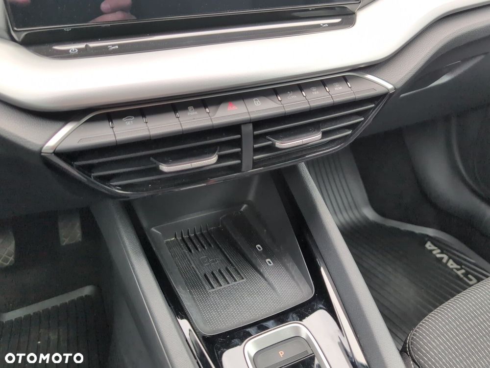 Skoda Octavia 1.5 TSI mHEV Selection DSG - 32