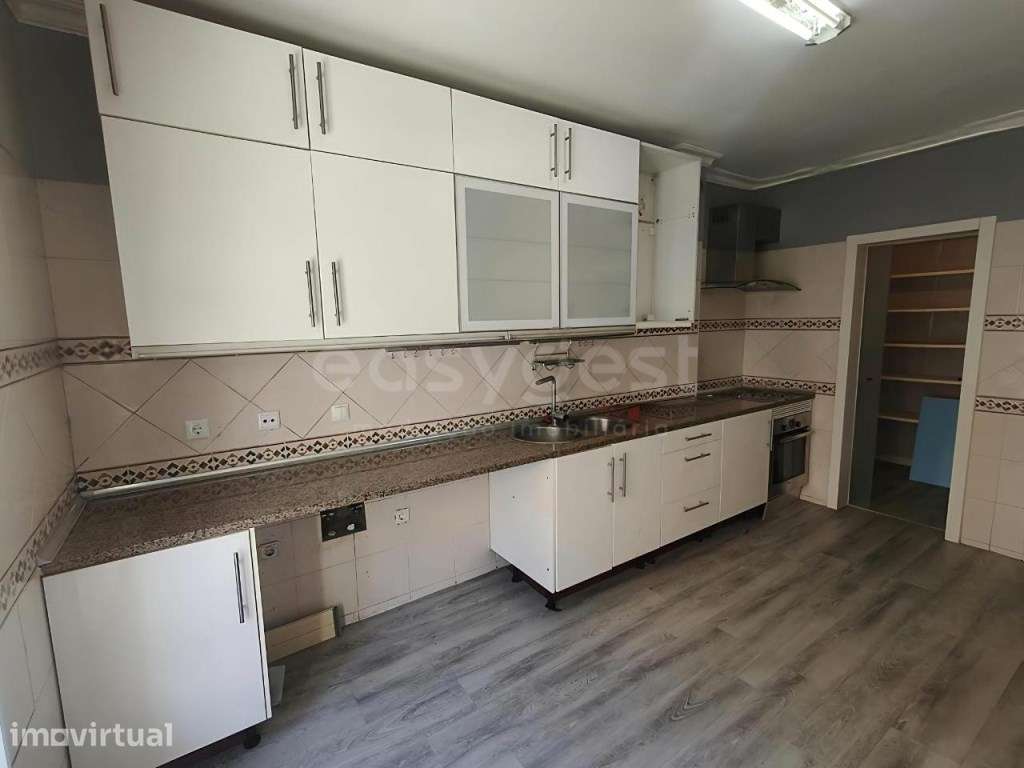 Apartamento T3 na Quinta do Conde com localização privilegiada - Grande imagem: 2/25