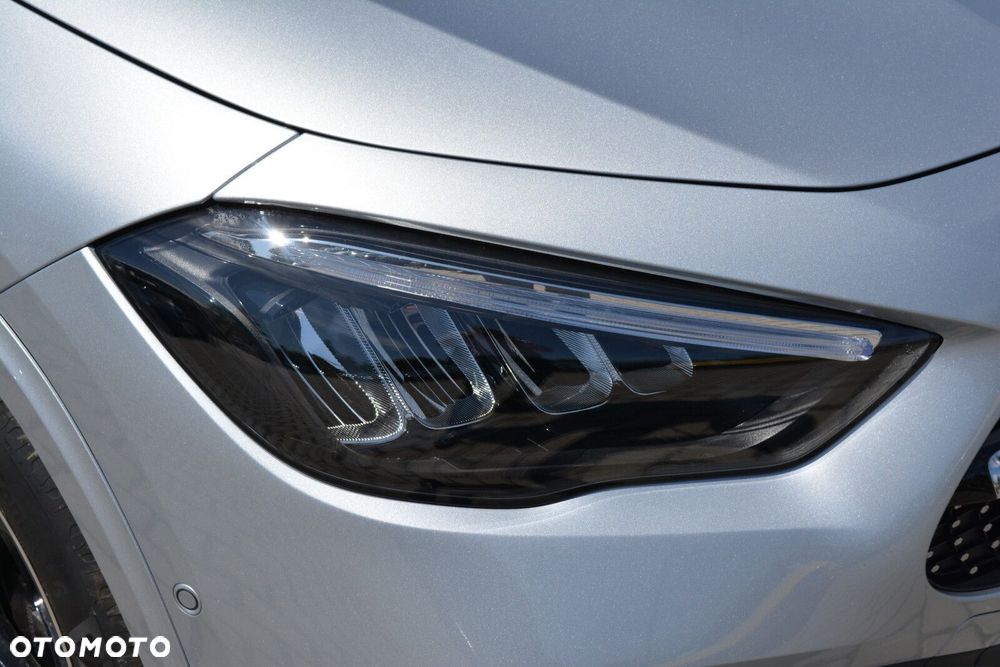 Mercedes-Benz GLA - 9