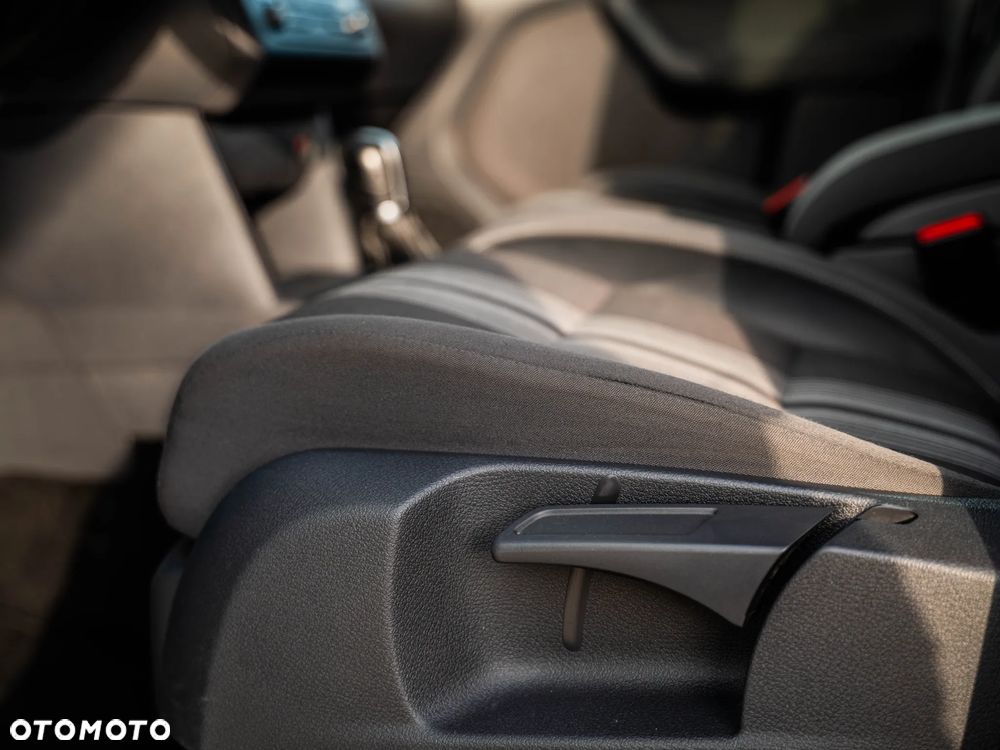 Volkswagen Touran - 29